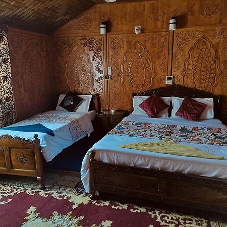 Houseboat Young Snow View Front Line Dal Lake Srīnagar Екстериор снимка