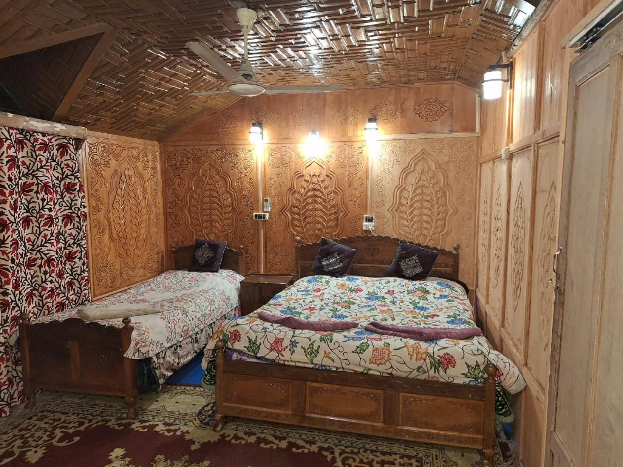 Houseboat Young Snow View Front Line Dal Lake Srīnagar Екстериор снимка