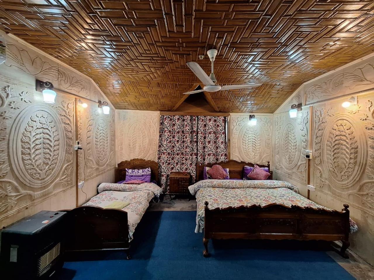 Houseboat Young Snow View Front Line Dal Lake Srīnagar Екстериор снимка