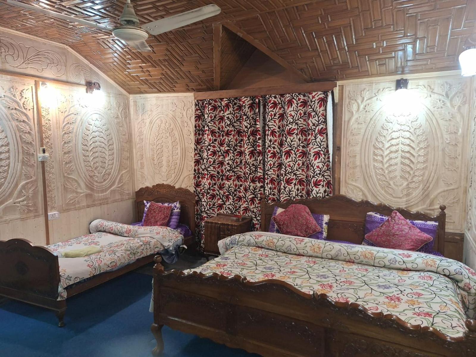 Houseboat Young Snow View Front Line Dal Lake Srīnagar Екстериор снимка