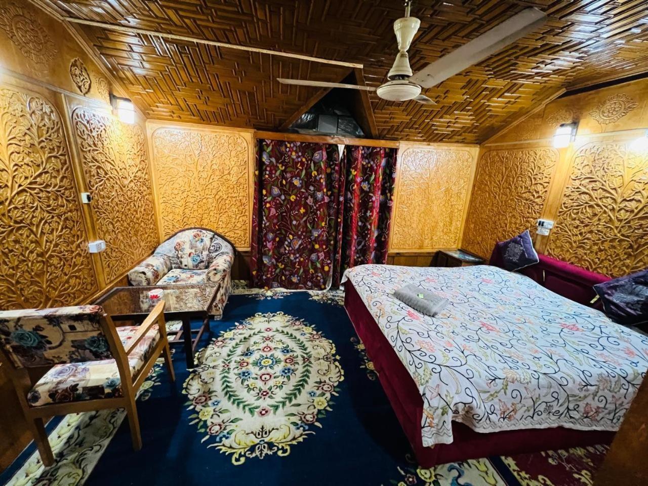 Houseboat Young Snow View Front Line Dal Lake Srīnagar Екстериор снимка