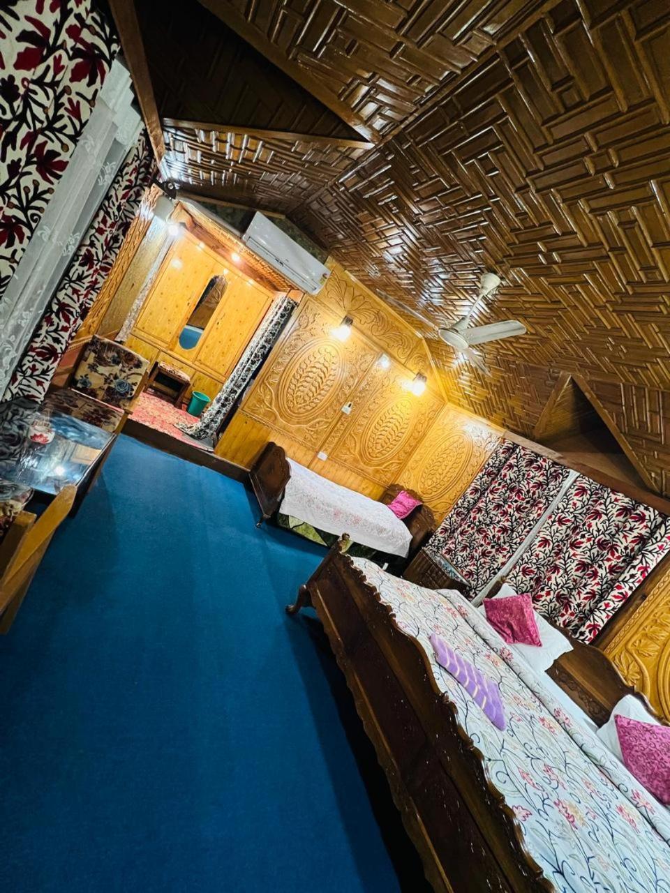 Houseboat Young Snow View Front Line Dal Lake Srīnagar Стая снимка