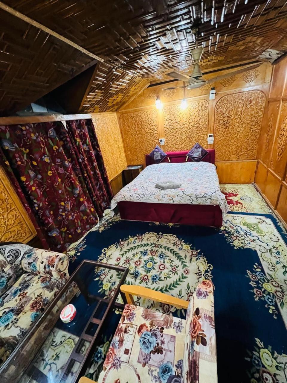 Houseboat Young Snow View Front Line Dal Lake Srīnagar Стая снимка