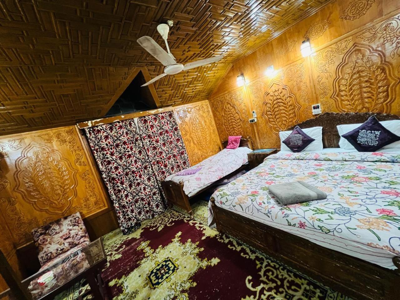 Houseboat Young Snow View Front Line Dal Lake Srīnagar Екстериор снимка