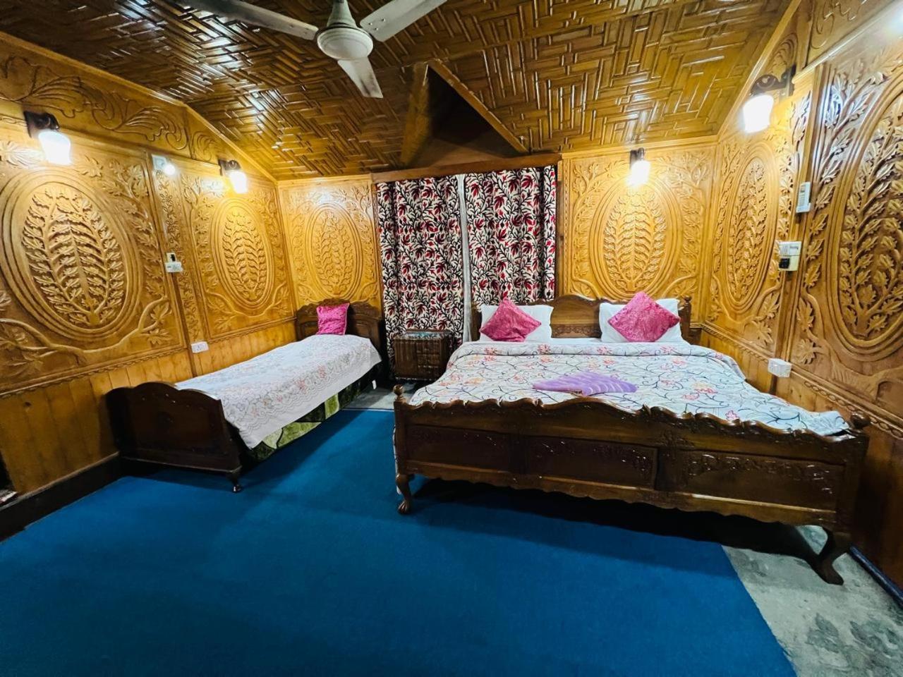 Houseboat Young Snow View Front Line Dal Lake Srīnagar Екстериор снимка